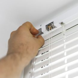 instalacion-cortinas-roller-blackout-persianas-verona-chile-e1554255214415